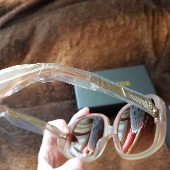HP !??  Wildfox fawn Sunnies